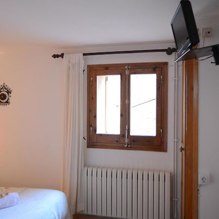 Hostal La Cuineta De Cal Triuet Gósol Exteriör bild