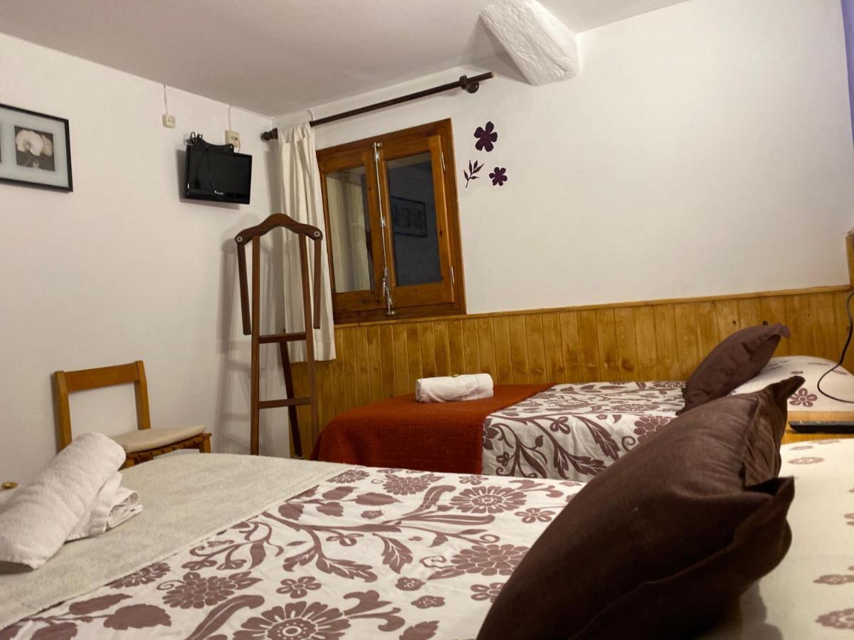 Hostal La Cuineta De Cal Triuet Gósol Exteriör bild