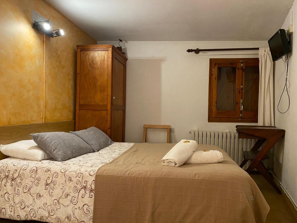 Hostal La Cuineta De Cal Triuet Gósol Exteriör bild