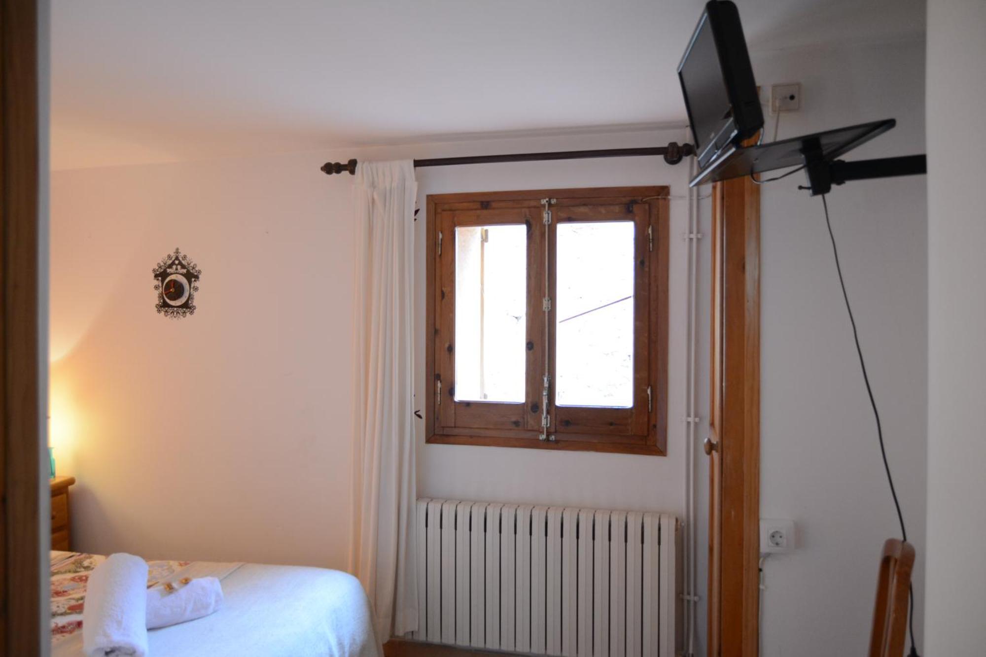 Hostal La Cuineta De Cal Triuet Gósol Exteriör bild
