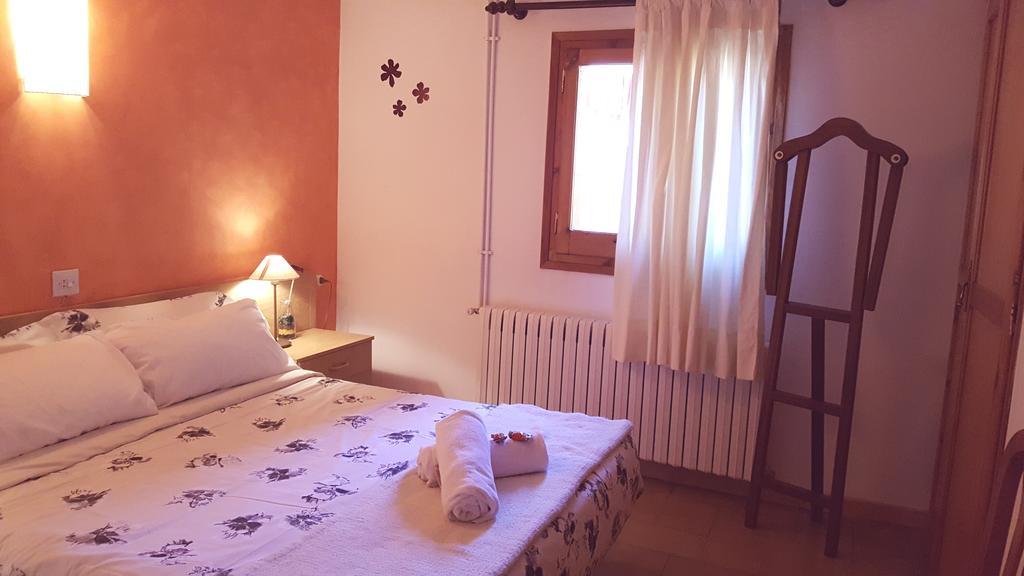 Hostal La Cuineta De Cal Triuet Gósol Exteriör bild