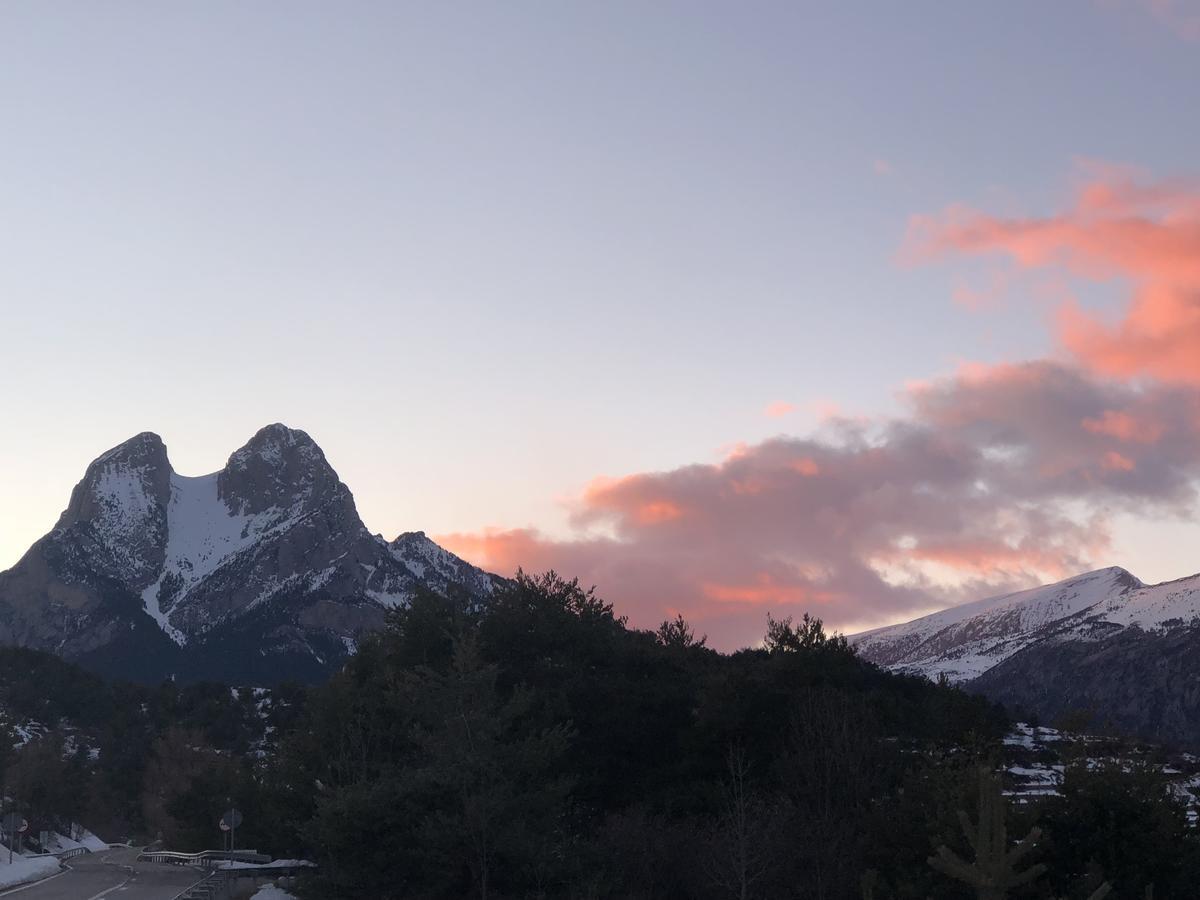 Hostal La Cuineta De Cal Triuet Gósol Exteriör bild